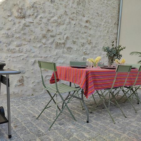 Beau Quartier Et Central, Maison Spacieuse Avec Cour, 3 Chambres, 3 Salles De Bains A 10 Min A Pied De La Gare Орлеан Экстерьер фото