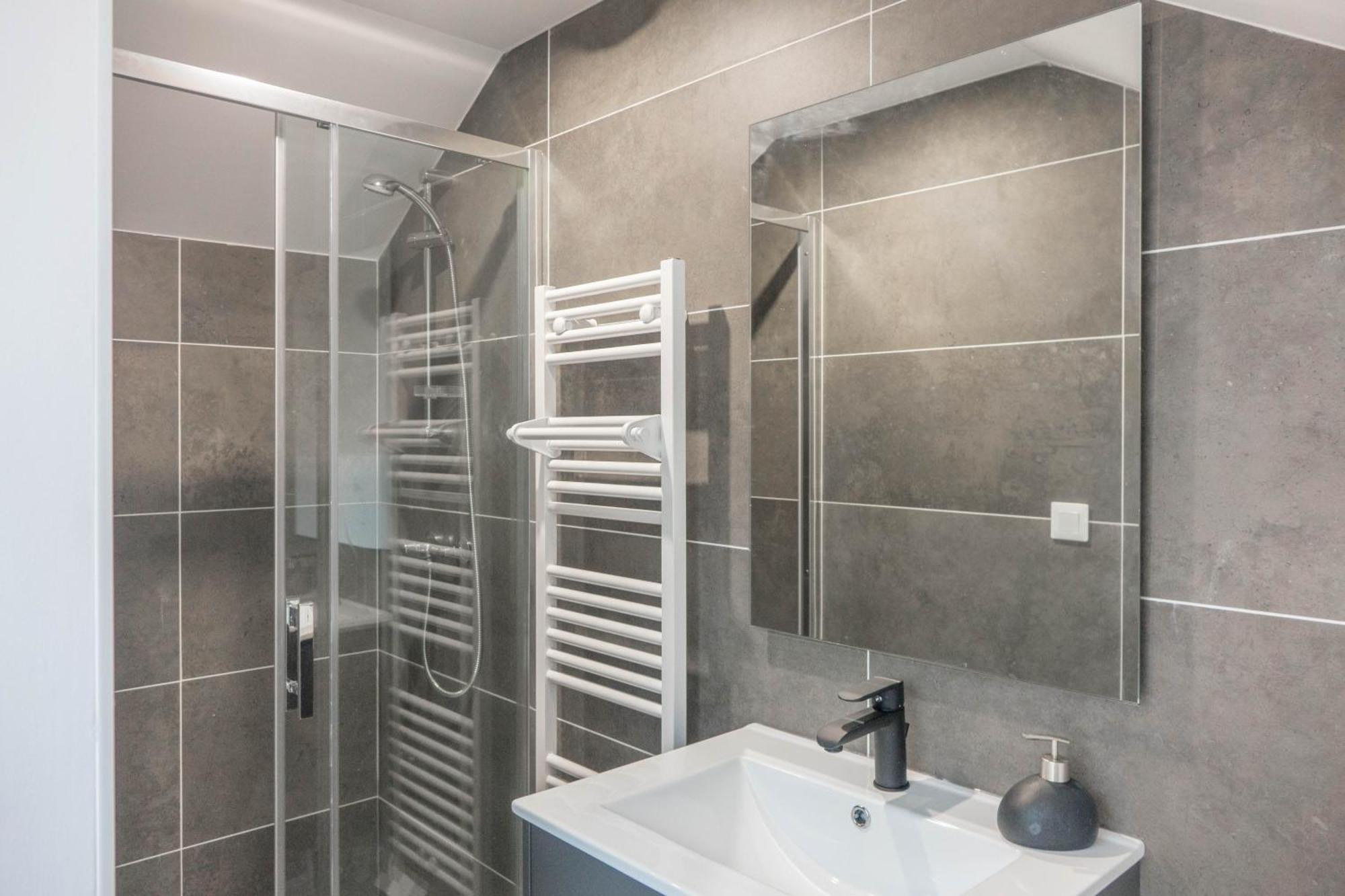 Beau Quartier Et Central, Maison Spacieuse Avec Cour, 3 Chambres, 3 Salles De Bains A 10 Min A Pied De La Gare Орлеан Экстерьер фото