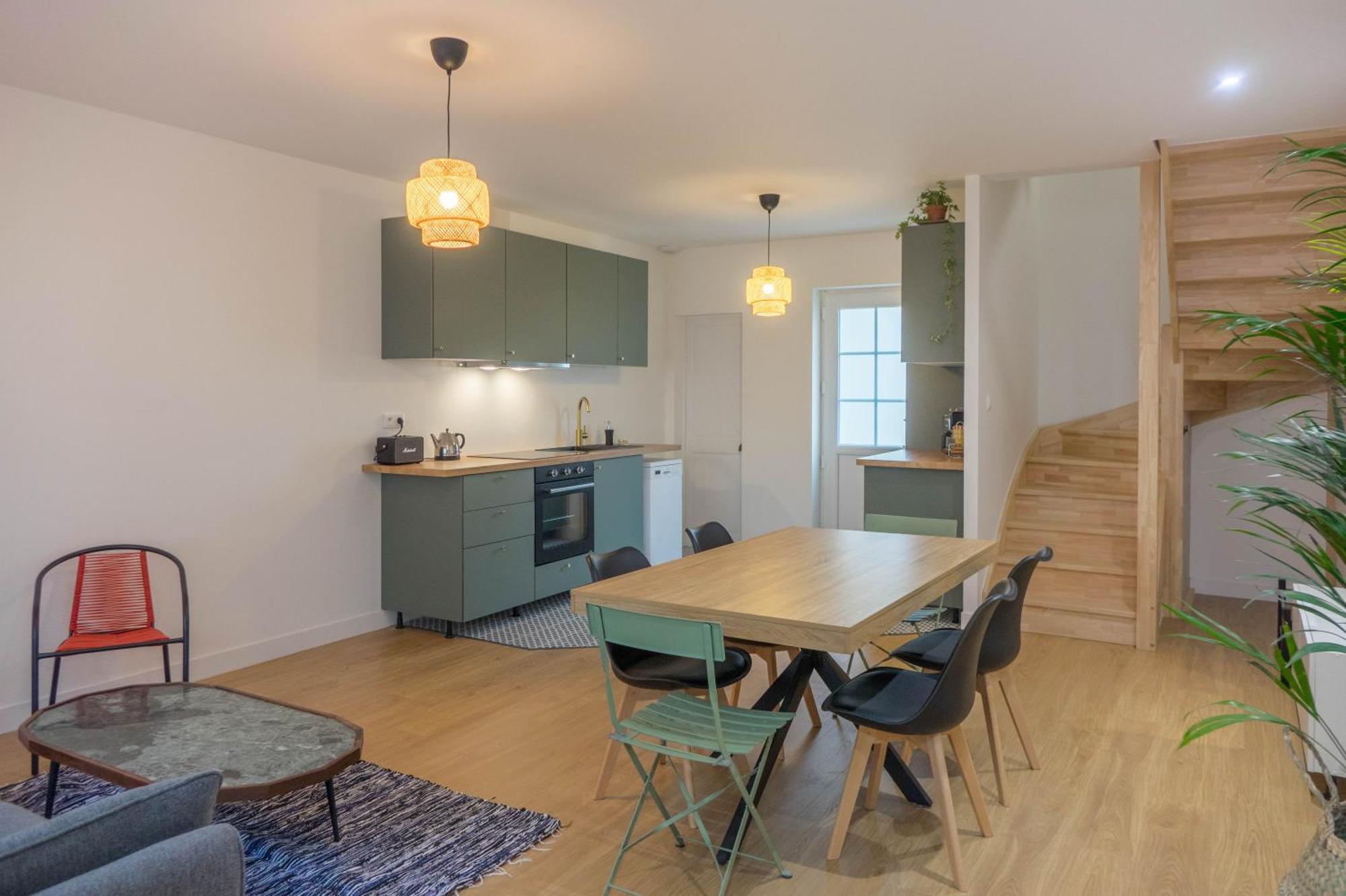 Beau Quartier Et Central, Maison Spacieuse Avec Cour, 3 Chambres, 3 Salles De Bains A 10 Min A Pied De La Gare Орлеан Экстерьер фото