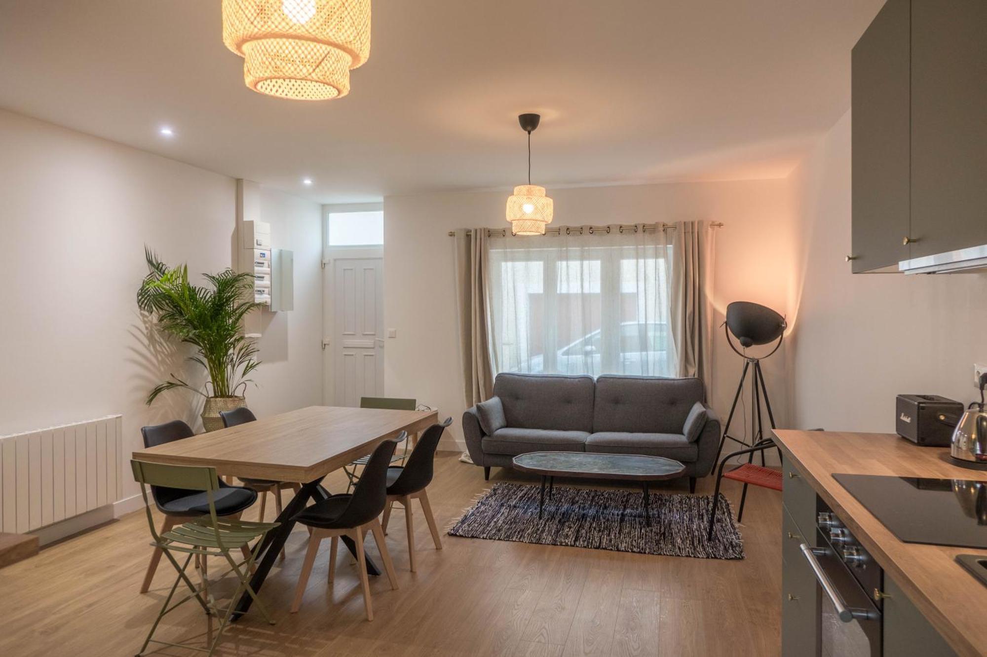 Beau Quartier Et Central, Maison Spacieuse Avec Cour, 3 Chambres, 3 Salles De Bains A 10 Min A Pied De La Gare Орлеан Экстерьер фото
